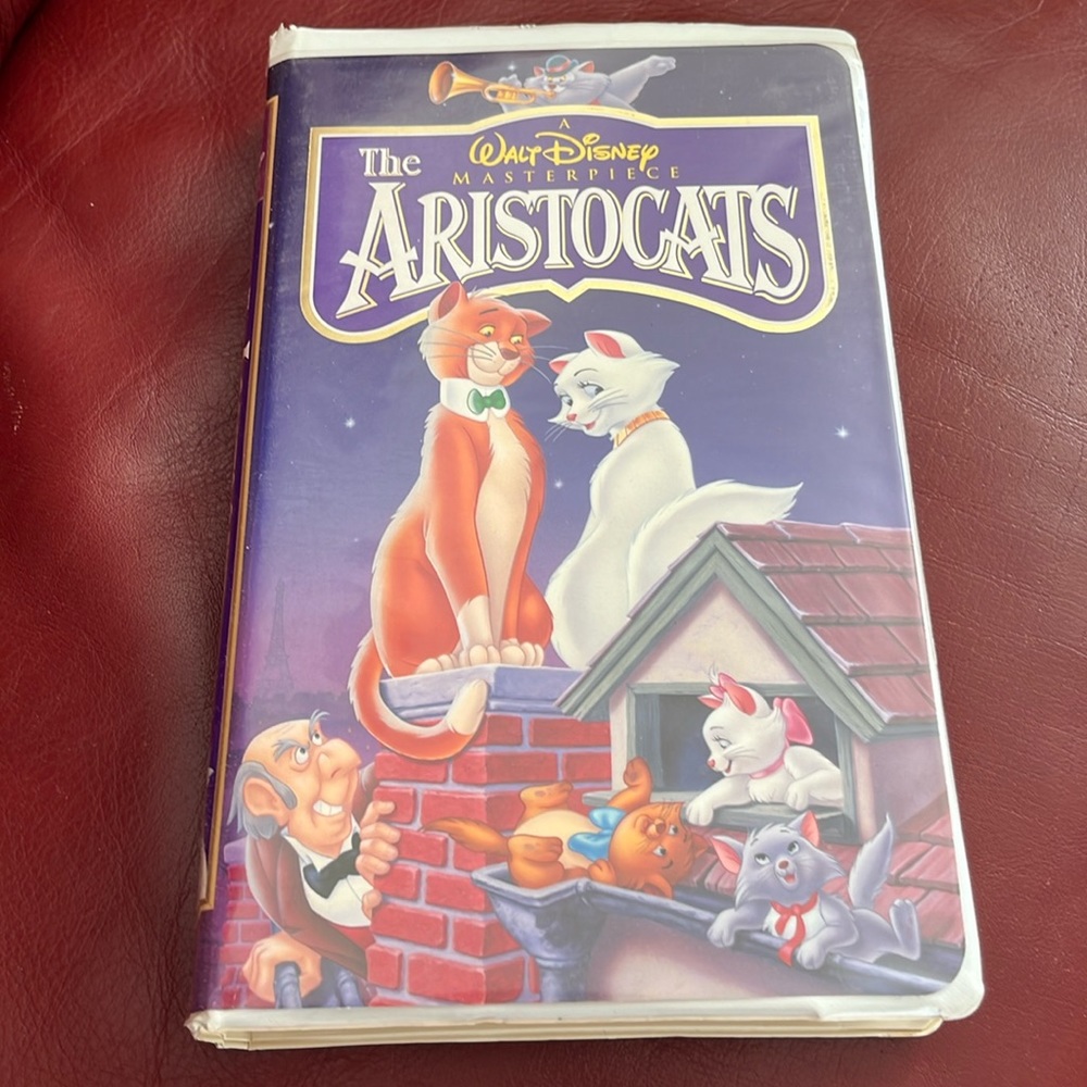 WALT DISNEY MASTERPIECE THE ARISTOCATS vintage clamshell case VHS